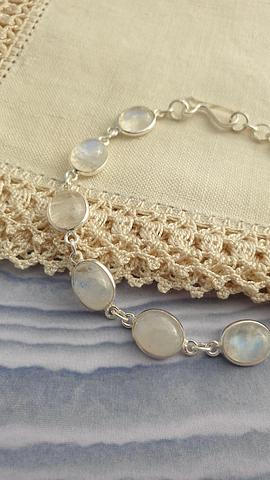 A pretty moonstone and sterling silver bracelet.