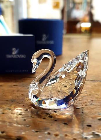 Stunning Swarovski Crystal Swan...original box.