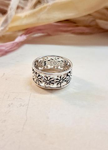 Sterling Silver Flower Band Ring size 7 / N